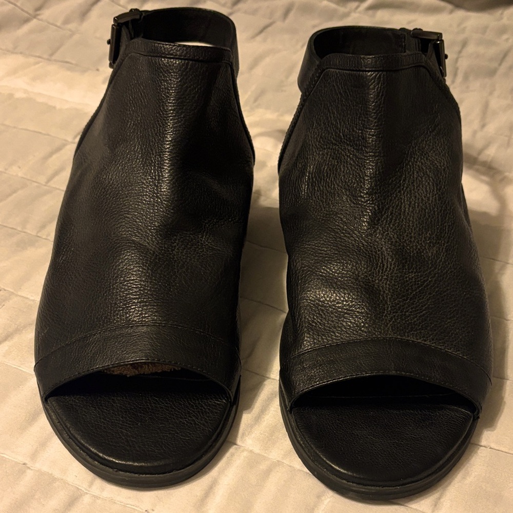 Eileen Fisher Black Leather Mules size 9 1/2, beautiful! Like New!